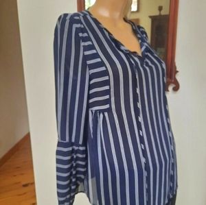 Nautica. Size Small blouse. Like New Condition. Lightweight.